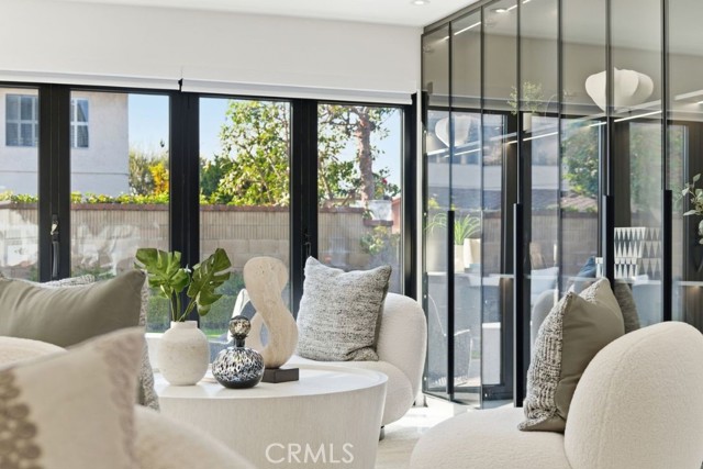 Detail Gallery Image 9 of 51 For 15631 Sunburst Ln, Huntington Beach,  CA 92647 - 5 Beds | 3/1 Baths