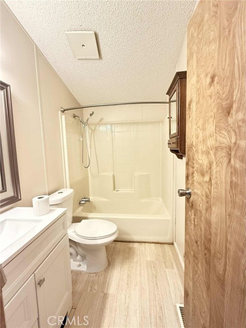 21100 State St, San Jacinto CA: https://media.crmls.org/medias/ae305775-1841-4aac-9373-1763e2332a1d.jpg