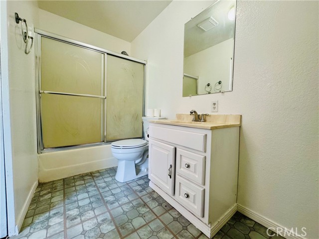 Detail Gallery Image 8 of 20 For 7019 Chimineas Ave, Reseda,  CA 91335 - 5 Beds | 4 Baths