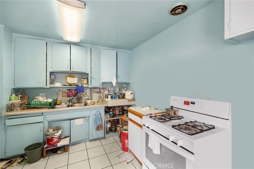 4077 Winona Avenue - photo 19