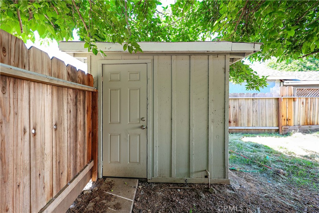 https://media.crmls.org/medias/ae316655-dfb0-49d6-a1ac-1ab5479b5d97.jpg?preset=X-Large