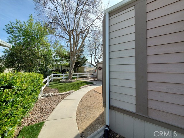 Detail Gallery Image 5 of 23 For 21204 Seepwillow Way, Canyon Country,  CA 91351 - 2 Beds | 2 Baths