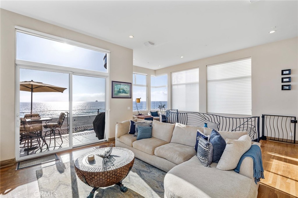 4308 The Strand