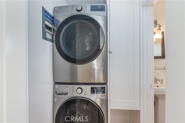 Detail Gallery Image 37 of 38 For 243 Windward, Venice,  CA 90291 - 2 Beds | 2 Baths