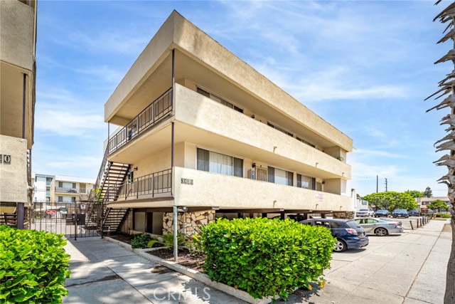 3430 Elm Avenue, Long Beach CA: https://media.crmls.org/medias/ae3469f9-642c-4196-96f8-444616c4ee7f.jpg