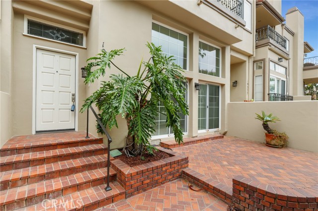 Detail Gallery Image 3 of 45 For 19351 Maidstone Ln, Huntington Beach,  CA 92648 - 2 Beds | 2/1 Baths