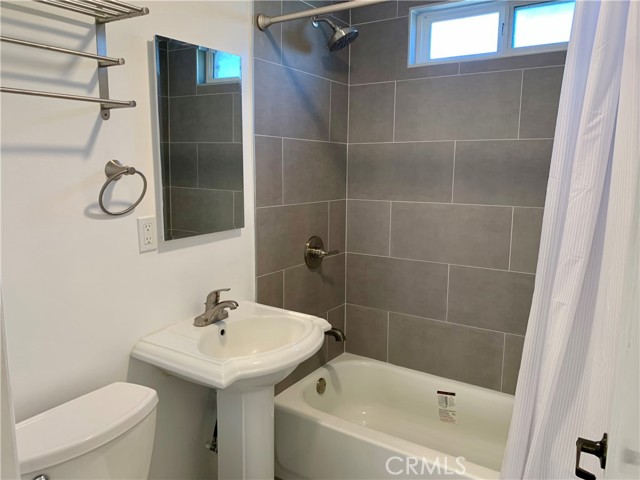 Detail Gallery Image 10 of 15 For 217 S Eucalyptus Ave, Inglewood,  CA 90301 - 2 Beds | 2 Baths