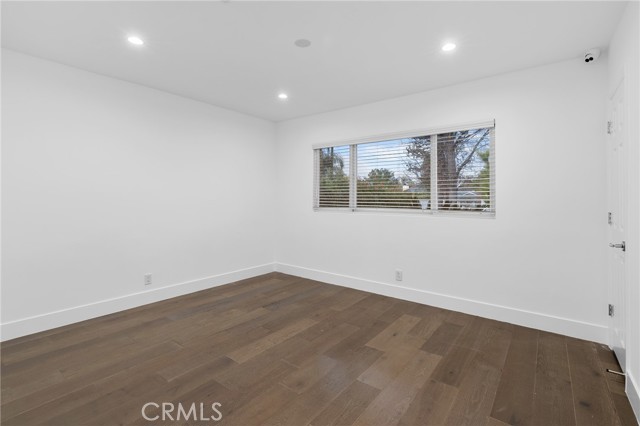 22904 Calvert Street, Woodland Hills CA: https://media.crmls.org/medias/ae35f640-afc2-4ec7-94d1-a267d2f891fd.jpg