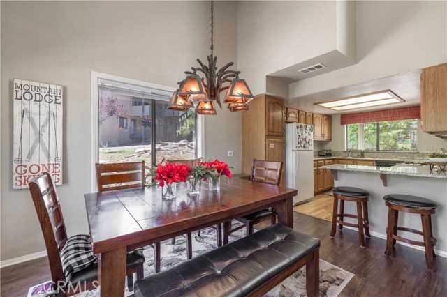 Detail Gallery Image 11 of 27 For 43093 Goldmine Woods, Big Bear Lake,  CA 92315 - 2 Beds | 2/1 Baths