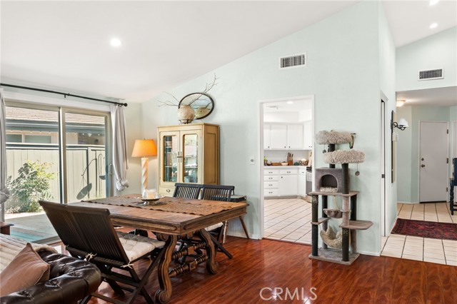 Detail Gallery Image 15 of 42 For 2411 E Greenview Dr, Glendora,  CA 91741 - 2 Beds | 2/1 Baths