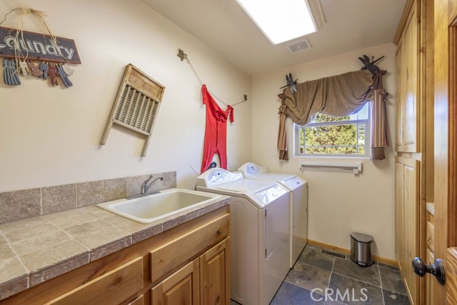 625 Cedar Glen Drive, Big Bear City CA: https://media.crmls.org/medias/ae3b2f4a-e104-4fe0-9ab8-64ca90bfad68.jpg