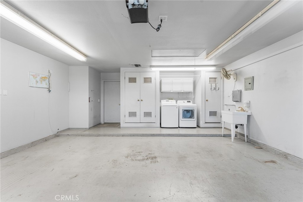 https://media.crmls.org/medias/ae3ba4d5-2c61-48b1-b956-095e69c640a2.jpg?preset=X-Large