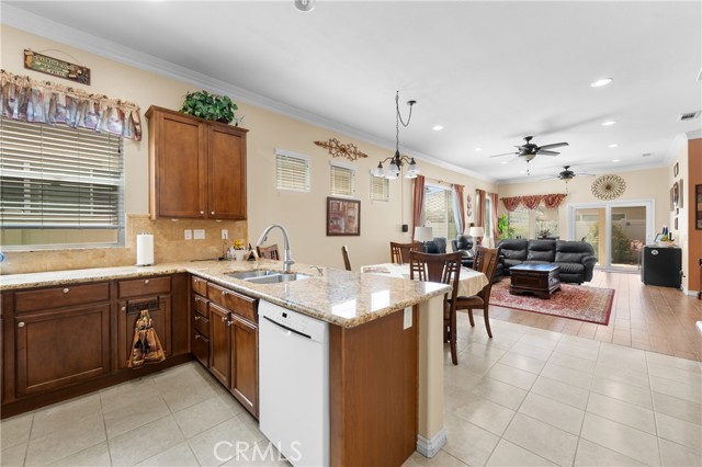 5551 Corte Fiesta, Hemet CA: https://media.crmls.org/medias/ae3c52e8-f8c9-445f-a4d1-05cbbf18de4b.jpg