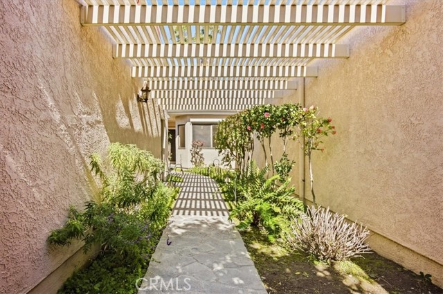 Detail Gallery Image 2 of 43 For 1015 Pebble Beach, Upland,  CA 91784 - 2 Beds | 2 Baths