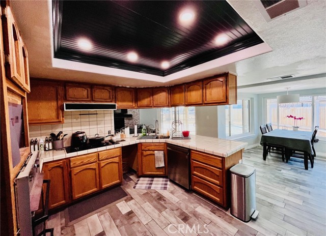 Detail Gallery Image 15 of 56 For 9322 Candlelight St, Apple Valley,  CA 92308 - 4 Beds | 3 Baths