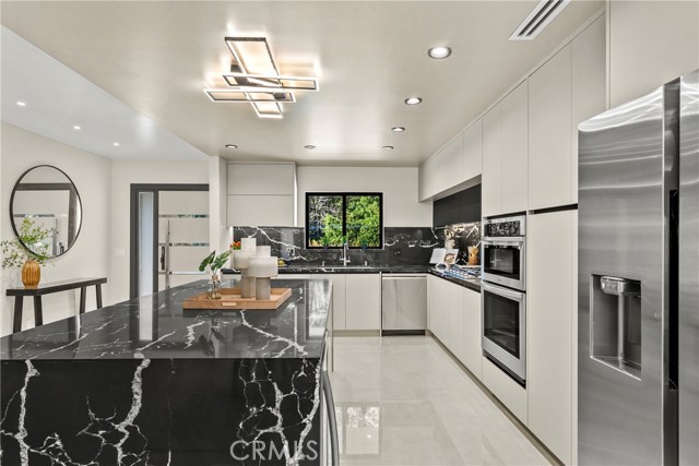 Detail Gallery Image 11 of 37 For 14242 Hortense, Sherman Oaks,  CA 91423 - 4 Beds | 4 Baths