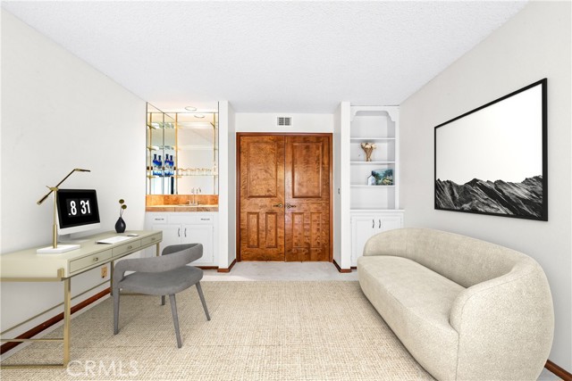 Detail Gallery Image 3 of 39 For 6222 Riviera Cir, Long Beach,  CA 90815 - 2 Beds | 2 Baths