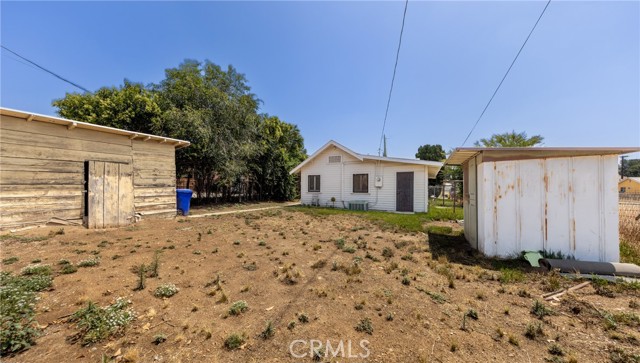 124 S Olive Avenue, Rialto CA: https://media.crmls.org/medias/ae40e31a-a703-4aaf-aa66-50a709c1b68a.jpg
