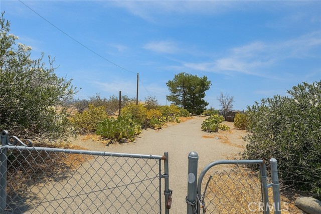 Detail Gallery Image 7 of 13 For 13384 Sheep Creek Rd, Phelan,  CA 92371 - 3 Beds | 2 Baths