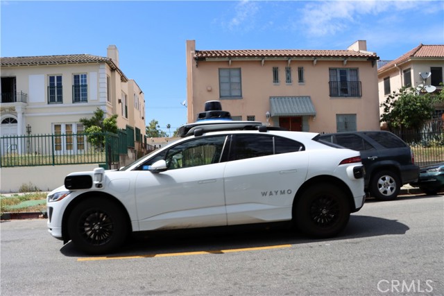 Detail Gallery Image 3 of 8 For 109 S Catalina St, Los Angeles,  CA 90004 - – Beds | – Baths