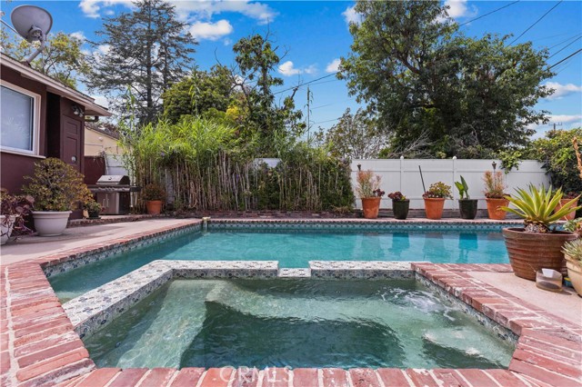 13405 Tiara Street, Valley Glen CA: https://media.crmls.org/medias/ae419818-98db-4709-993d-7161120ccb53.jpg