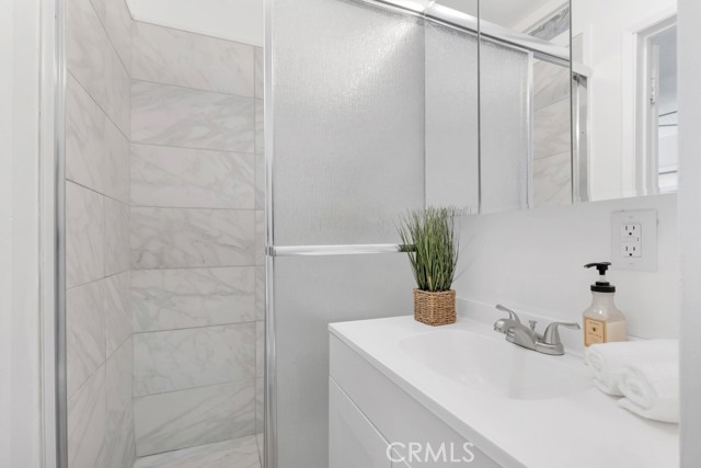 8901 Amigo Avenue, Northridge CA: https://media.crmls.org/medias/ae419ae2-cf0e-4df6-babf-0cc07d72a9db.jpg