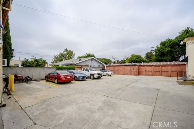 1641 S Catalina Street, Los Angeles CA: https://media.crmls.org/medias/ae41b0f1-4e39-4b3c-8e8d-e8c4fccc2824.jpg