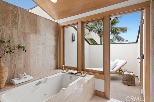 Detail Gallery Image 21 of 29 For 506 Harbor Island Dr, Newport Beach,  CA 92660 - 3 Beds | 3/2 Baths