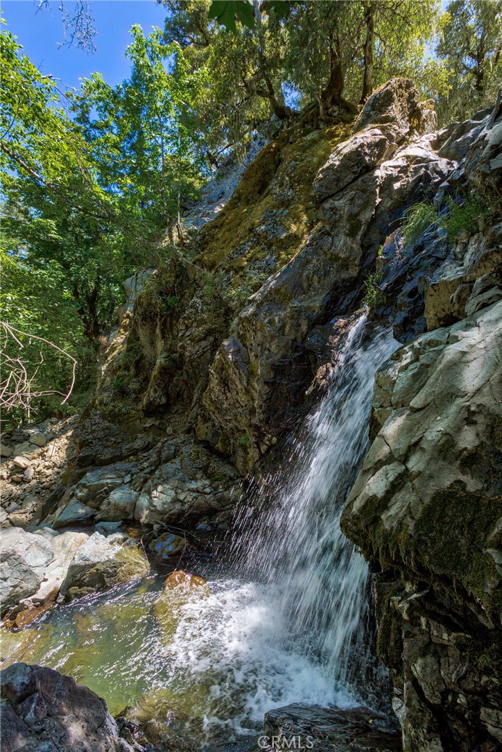 https://media.crmls.org/medias/ae43340d-4fb9-493e-a302-34810f4c02e9.jpg?preset=X-Large