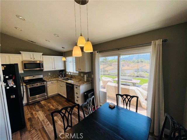Detail Gallery Image 8 of 38 For 31926 Calle Novelda, Temecula,  CA 92592 - 3 Beds | 2 Baths