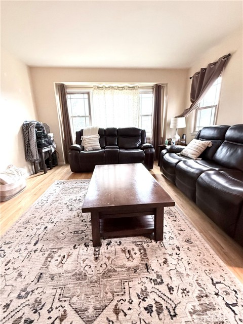 Detail Gallery Image 7 of 22 For 970 W 8th, San Pedro,  CA 90731 - 3 Beds | 2 Baths