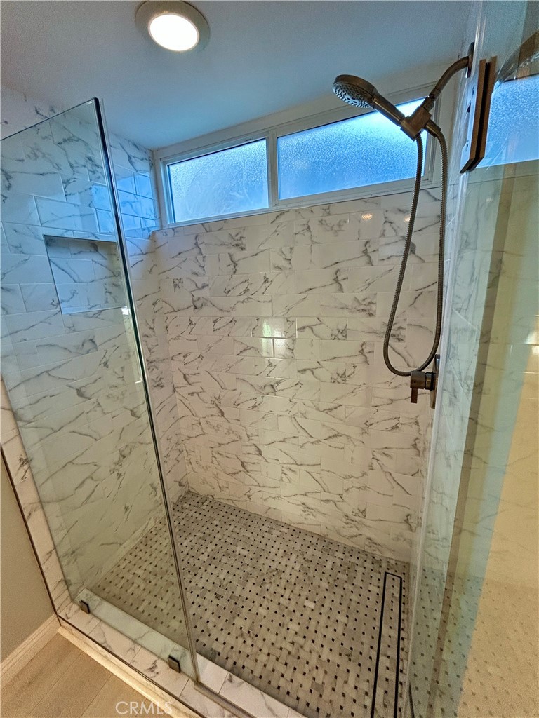 https://media.crmls.org/medias/ae44f0d4-7439-4b3e-952b-fb01d3b24c5f.jpg?preset=X-Large
