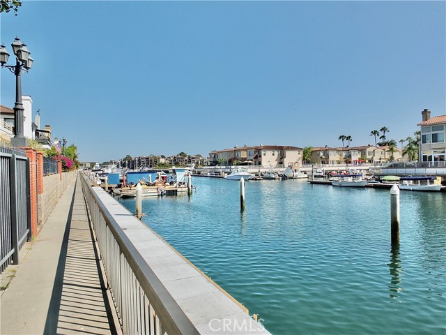 6225 Napoli Court, Long Beach CA: https://media.crmls.org/medias/ae4599a1-74f7-4896-beb5-1913fd10e205.jpg
