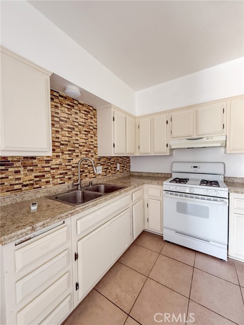 Detail Gallery Image 4 of 10 For 73407 Sunnyvale a,  Twentynine Palms,  CA 92277 - 2 Beds | 1 Baths