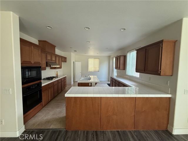Detail Gallery Image 4 of 14 For 13902 Star Ruby Ave, Corona,  CA 92880 - 6 Beds | 4/1 Baths
