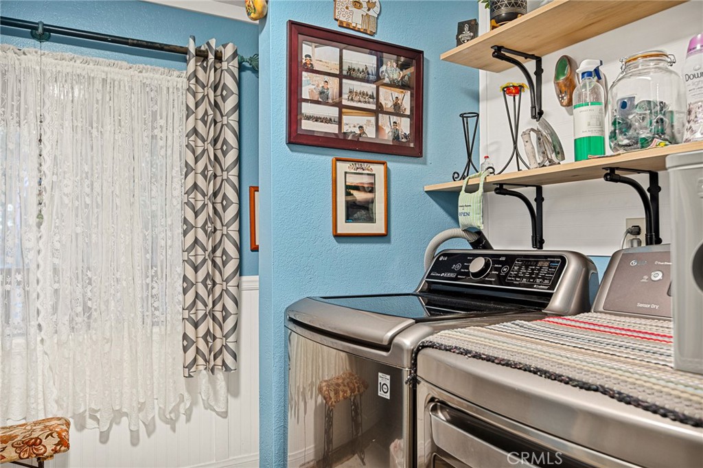 https://media.crmls.org/medias/ae474a37-eac8-41ae-89fd-9e18d638655a.jpg?preset=X-Large