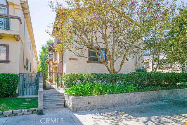 13930 Oxnard Street photo 4