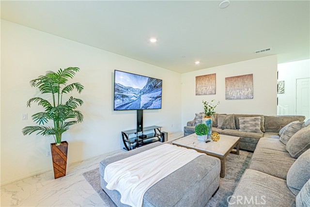 4040 S Bowery Place, Ontario CA: https://media.crmls.org/medias/ae4814ad-5ad4-4137-a5bc-da10b8935e21.jpg