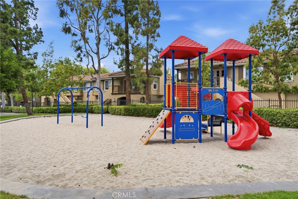 https://media.crmls.org/medias/ae4867f9-877b-47f5-aebe-5c032dfb621c.jpg?preset=X-Large