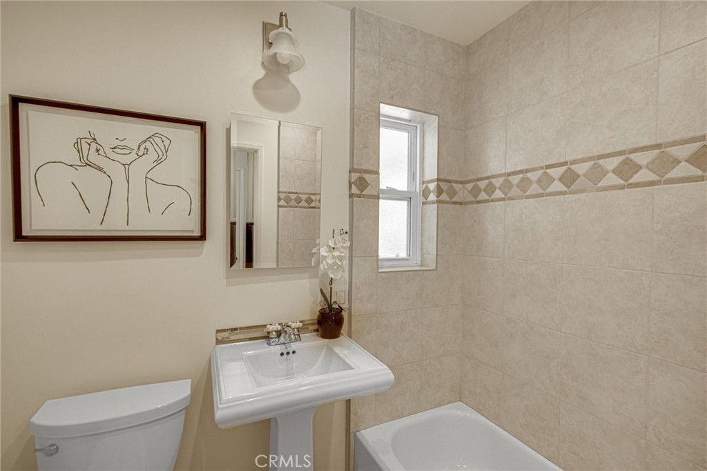 https://media.crmls.org/medias/ae4a0105-cf53-425b-bc56-72bc1c87f971.jpg?preset=X-Large