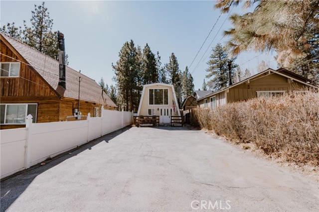 726 Elysian Boulevard, Big Bear City CA: https://media.crmls.org/medias/ae4a33dc-7610-47d9-80d5-cb5572db568e.jpg