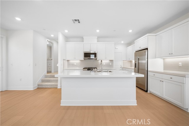 410 Lobata, Irvine CA: https://media.crmls.org/medias/ae4b1093-42e4-4066-b1d1-8d8848784d70.jpg
