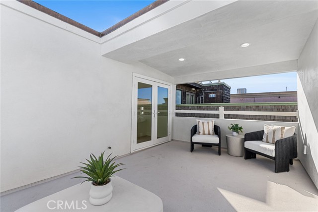 105 A Surfside Avenue, Surfside CA: https://media.crmls.org/medias/ae4bbe92-fb45-4bea-88e2-389ea878e3f8.jpg