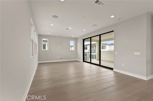 Detail Gallery Image 9 of 26 For 204 Stage, Irvine,  CA 92618 - 6 Beds | 5 Baths