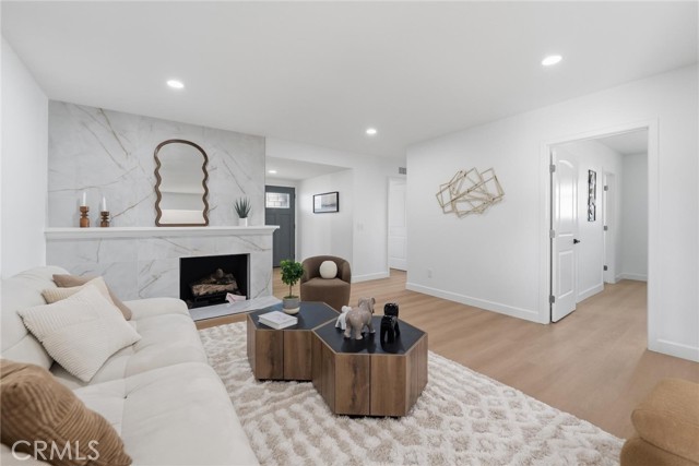 Detail Gallery Image 6 of 45 For 2614 W 111th, Inglewood,  CA 90303 - 5 Beds | 3 Baths