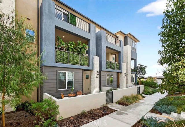 Detail Gallery Image 3 of 60 For 132 Abacus, Irvine,  CA 92618 - 3 Beds | 3/1 Baths