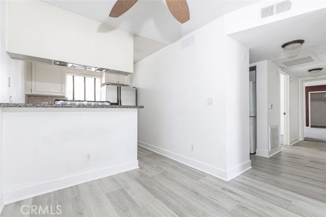 7035 Woodley Avenue, 216 photo 3