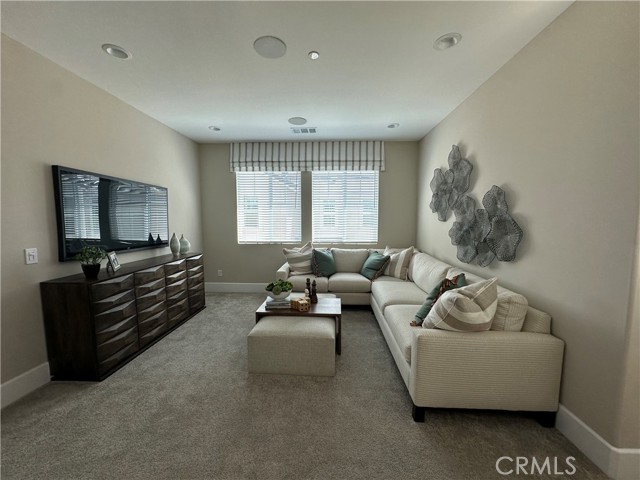 Detail Gallery Image 9 of 21 For 6600 Gotto Ln., Fontana,  CA 92336 - 4 Beds | 3 Baths