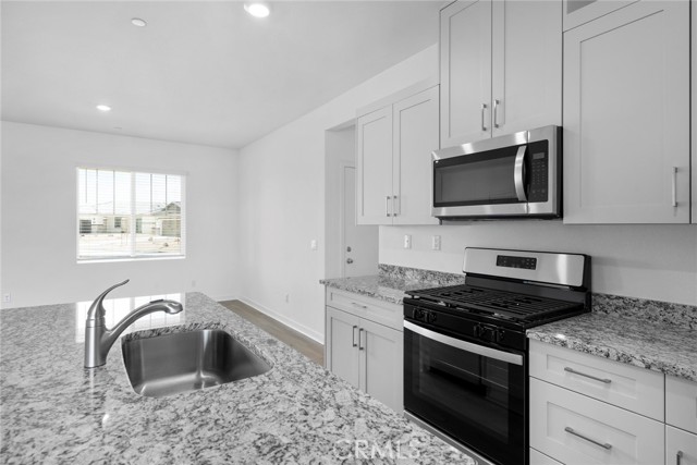 Detail Gallery Image 10 of 18 For 11274 Farley Ln, Victorville,  CA 92392 - 3 Beds | 2 Baths