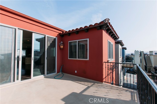 Detail Gallery Image 13 of 36 For 809 20th St, Hermosa Beach,  CA 90254 - 4 Beds | 3/1 Baths